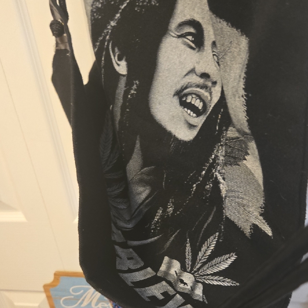 Black Reggae-Inspired Backpack with Iconic Design - Picture 4 of 5